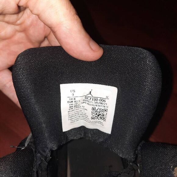 Jordan 6 Carmine Size 9 Sneakers - Picture 3 of 6